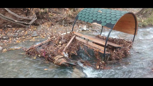 Palu'da Teke Deresi taştı: banklar sürüklendi