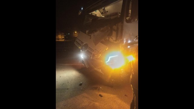 Hakkari'de tır ile minibüs çarpıştı: 1 yaralı