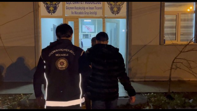 Ağrı'da 10 düzensiz göçmen yakalandı, 3 organizatör tutuklandı