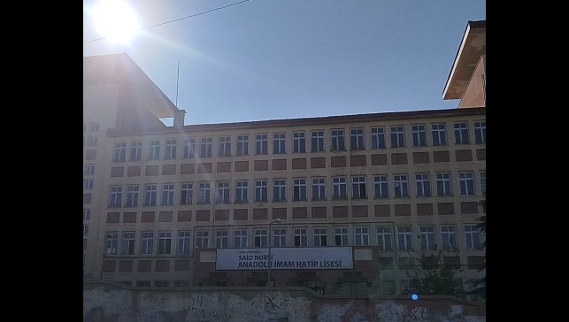 Van'da 5 öğrenci zehirlenme şüphesiyle hastaneye kaldırıldı