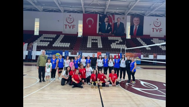 Erzurum Valiliği Kadın Voleybol Takımı şampiyon oldu