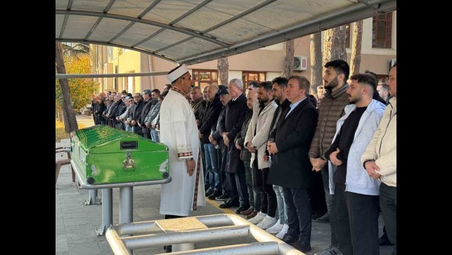 Gazeteci Çetinkaya'nın eşi Esra Çetinkaya son yolculuğuna uğurlandı