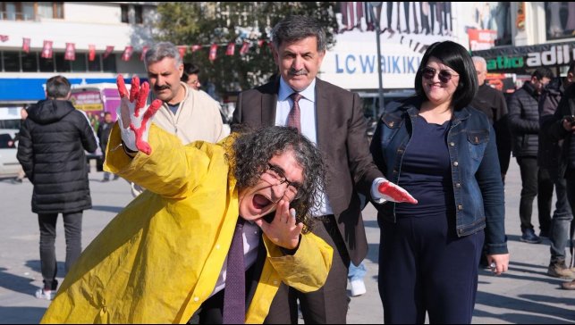 Erzincan'da el izleriyle yükselen "Şiddete Hayır" çağrısı