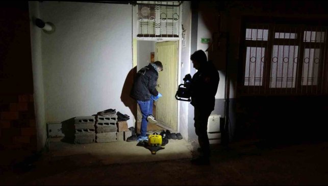 Sofra bezi silkelerken düşerek yaralanan ve kalbi duran kadın hayata döndürüldü