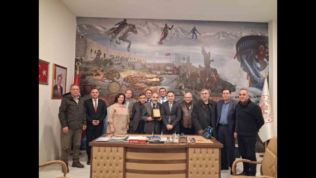 Erzurum'da halk kültürünün hafızası Muhsin Koç, 38 yılın ardından emekli oldu