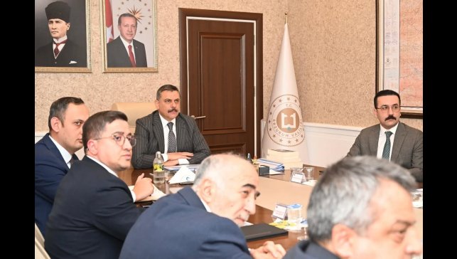 Uzundere'deki heyelan masaya yatırıldı