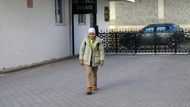 Bitlis'te 12 yaşında iki kez kanseri yenen Elanur, yaşama azmiyle duygulandırdı