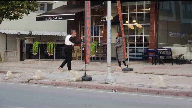 Tabancayla intihar girişiminde bulunan kadını polis son anda engelledi