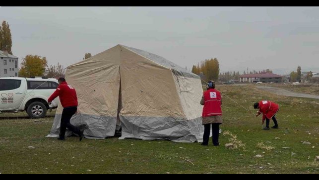 Muş'ta Kızılay ekiplerinden afet yönetimi için saha tatbikatı