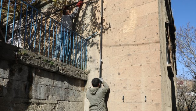 Bitlis'te doğalgaz altyapı çalışmaları sürüyor