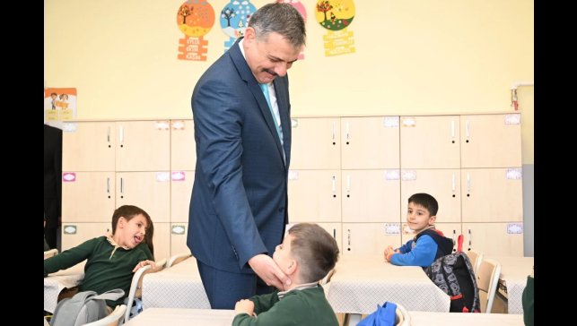 Vali Çiftçi öğrenci ve öğretmenlerle buluştu