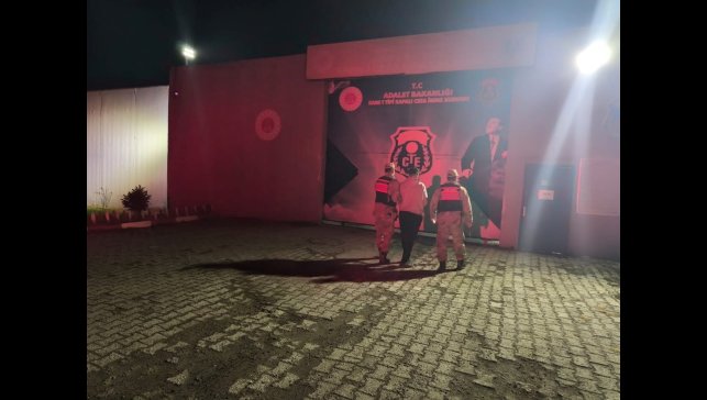 Dolandırıcılıktan aranıyordu, Digor'da yakalandı