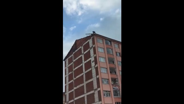 Elazığ'da inşaat işçisinin tehlikeli çalışması