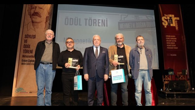 ETÜ öğretim üyesi Prof. Dr. Murat Kacıroğlu'na edebiyat eleştirisi ödülü