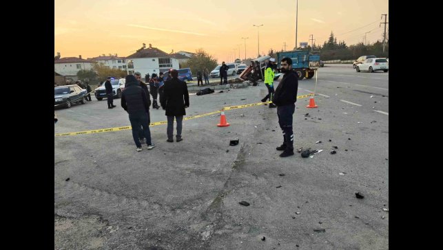 Elazığ'da kazada savrulan araç yayaya çarptı: 1 ölü, 2 yaralı