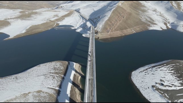 Turnaçayırı Barajı'nda masalsı kış: Kar yağışı manzarayı değiştirdi