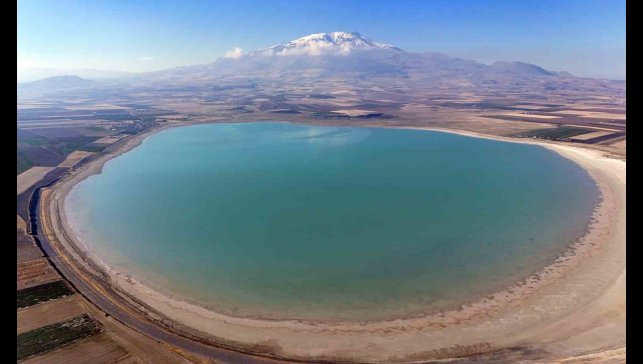 Kuş cenneti Arin Gölü gün geçtikçe alan kaybediyor