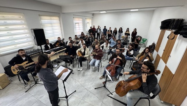 Van'da öğretmenlerden oluşan koro sahne almaya hazırlanıyor