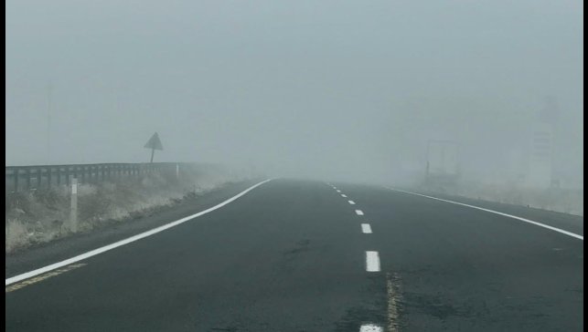 Ağrı'nın Patnos ilçesinde yoğun sis ulaşımı olumsuz etkiliyor