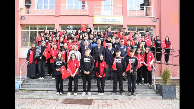 Şehit yakınları ve gaziler öğrencilerle buluştu