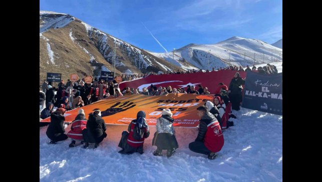 Erzurum'da "Şiddete karşı tek yürek" yürüyüşü düzenlendi