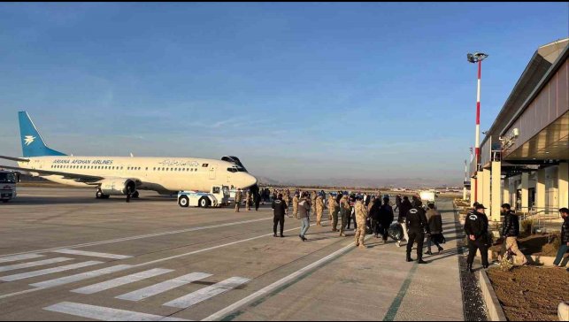 Van'da 300 düzensiz göçmen ülkelerine geri gönderildi