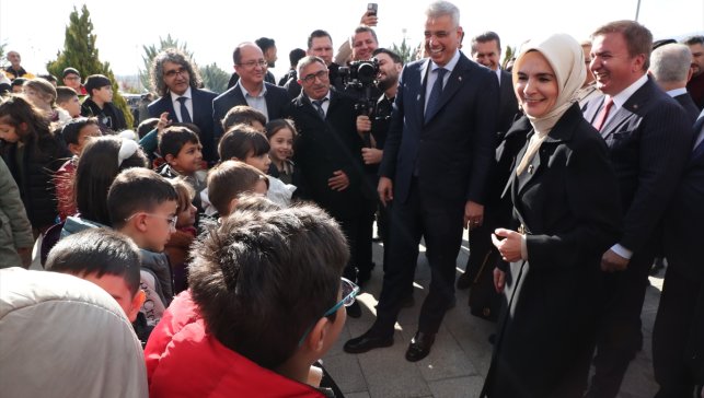 Aile ve Sosyal Hizmetler Bakanı Göktaş, Erzincan'daki sempozyumda konuştu: