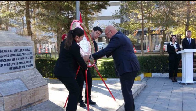 Van'da "24 Kasım Öğretmenler Günü" kutlandı