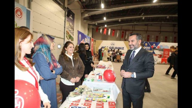 Başkan Şerifoğulları, AileFest'te ailelerle buluştu; genç çiftin nikahını kıydı