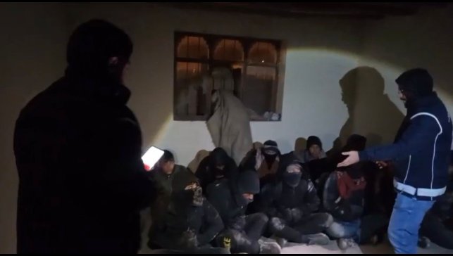 Doğubayazıt'ta göçmen kaçakçılığı operasyonu: 14 düzensiz göçmen yakalandı