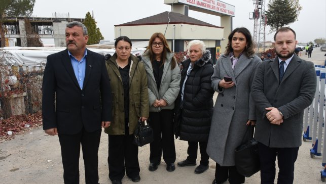 Malatya'da hamile eşini öldüren koca ile 4 sanık hakim karşısında