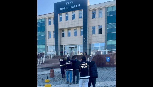 Kars'ta bir aparta uyuşturucu operasyonu