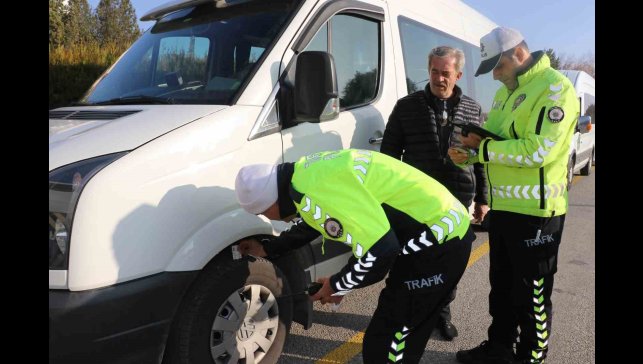 Erzincan'da okul servislerine kış lastiği denetimi yapıldı