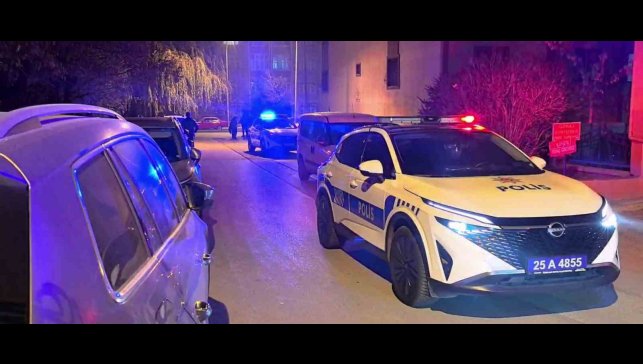 Otomobil içinde bıçaklı kavga: 3 yaralı