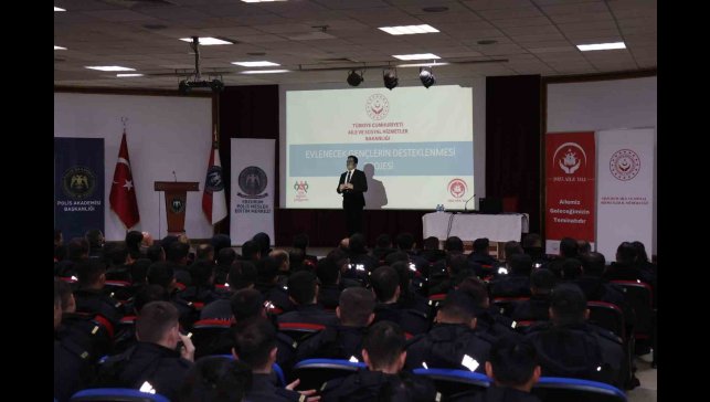 "Ailemle Güvendeyim" projesi kapsamında polis adaylarına eğitim verildi