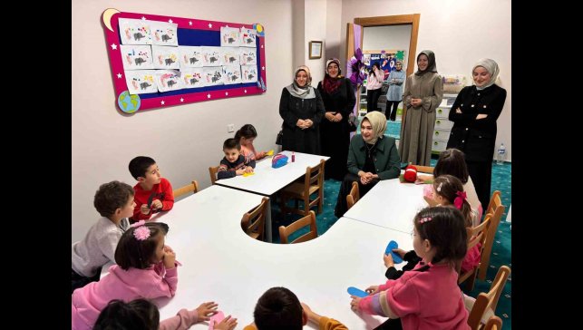 Vali eşi Berna Çiçek Kur'an Kursu'nu ziyaret etti