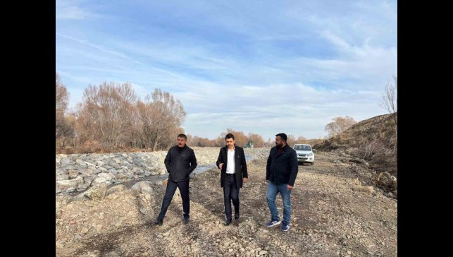 Susuz Çayı'nda dere ıslahı ve taşkın koruma çalışmaları sürüyor