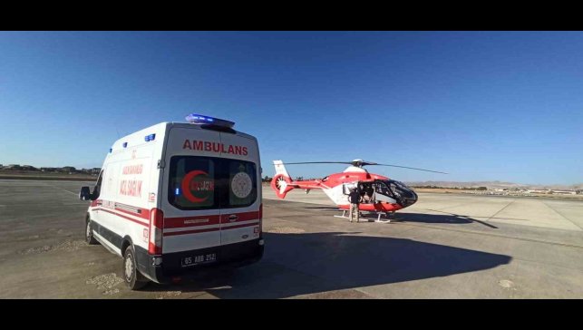 Bahçesaray'da kalp krizi geçiren hasta, helikopter ambulansla Van'a sevk edildi
