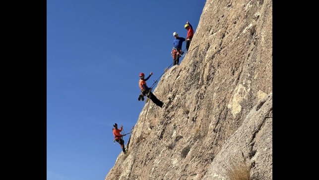 Van'da ilk kez çok ip boylu kaya tırmanışı eğitimi verildi