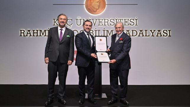 Koç Üniversitesi Rahmi M. Koç Bilim Madalyası Prof. Dr. Ufuk Akçiğit'e verildi