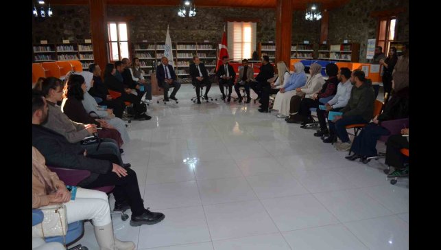 Bulanık Kaymakamı Koşansu, kütüphane buluşmalarında öğretmenlerle özel söyleşi gerçekleştirdi