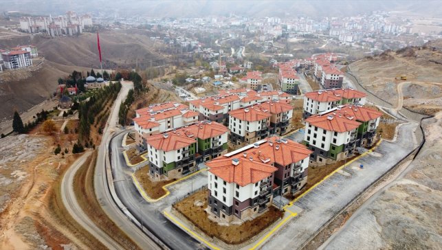 Malatya'da deprem ve sosyal konutların anahtar teslimi sürüyor