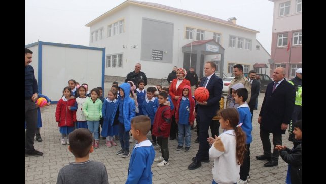 Kaymakam Koşansu: "Eğitime ve spora yatırım, geleceğe yatırımdır''