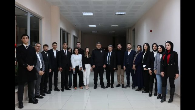 Karaburun'un Hukuk Fakültesi öğrencileriyle buluştu