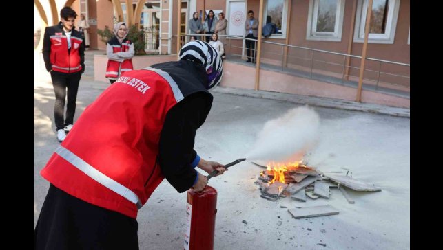 Aile ve Sosyal Hizmetler İl Müdürlüğü'nde afet farkındalık ve yangın tatbikatı