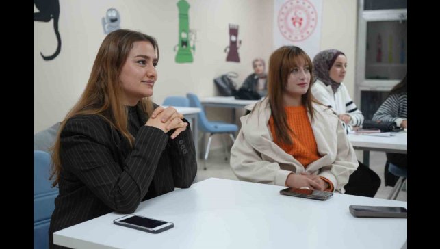 Muş'ta diksiyon ve spikerlik kursuna yoğun ilgi