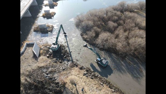Kura Nehri'nde temizlik çalışması