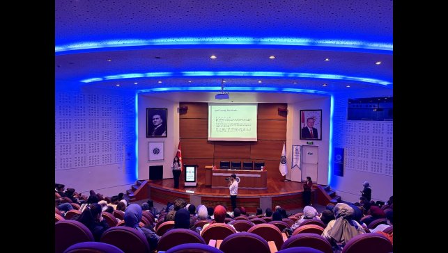 TÜGVA'dan gençlere "Zor Zamanlarda Umudu Korumak" söyleşisi