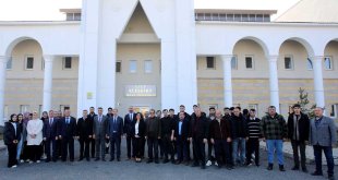 AİÇÜ Rektörü Gülçin, Eleşkirt’te akademik personelle bir araya geldi