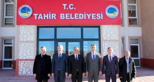 AİÇÜ Rektörü Gülçin, Tahir Belediye Başkanı Yavuz’u ziyaret etti